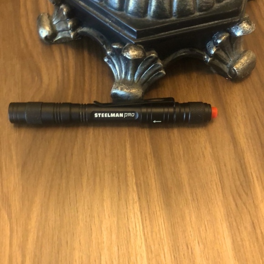 Super bright pocket flashlight